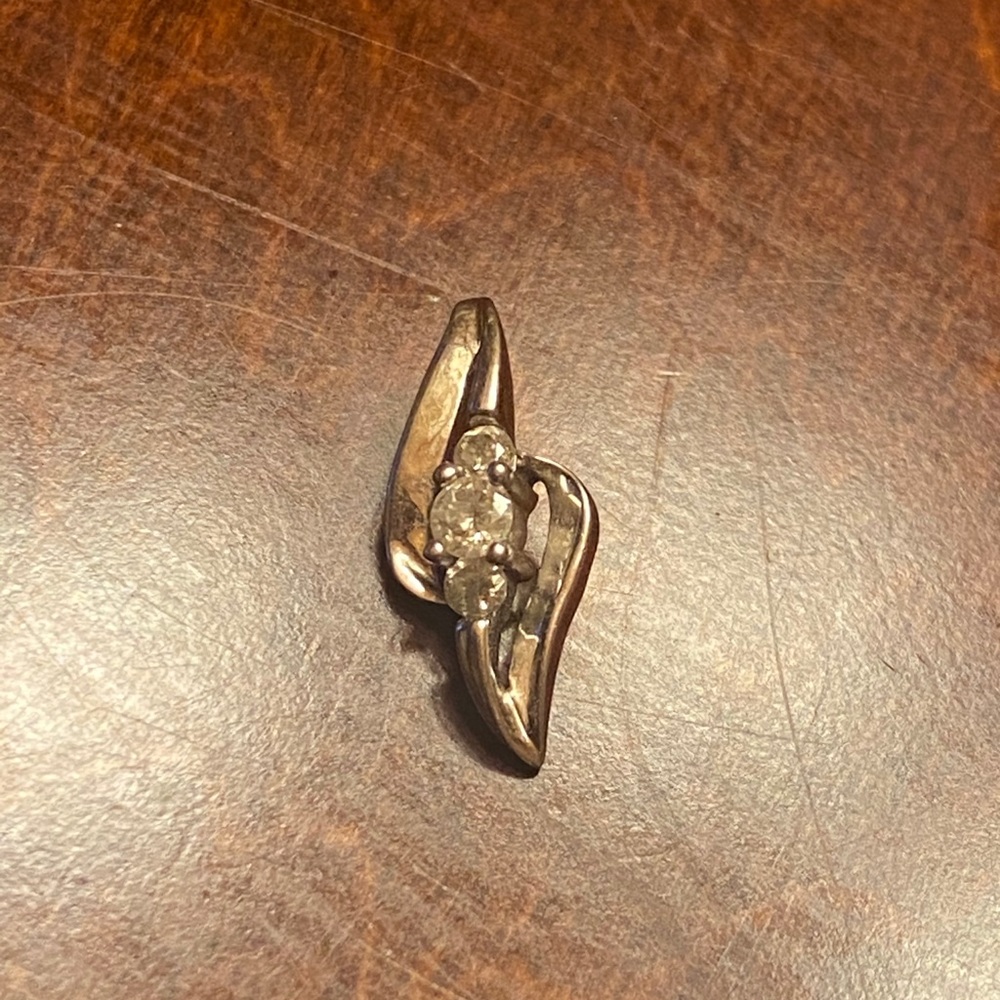Diamond 10k white gold pendant